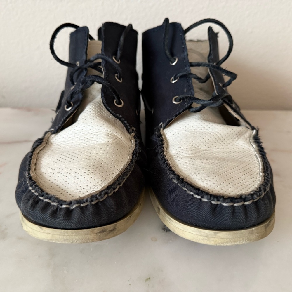 Generic Man - Men’s Size 10 Navy and White Casual Shoes - Picture 4 of 8